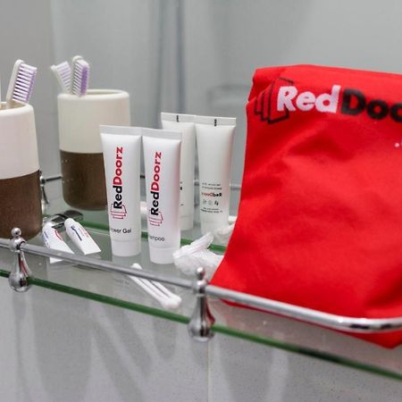 Reddoorz Plus @ Bitung City Center Ngoại thất bức ảnh