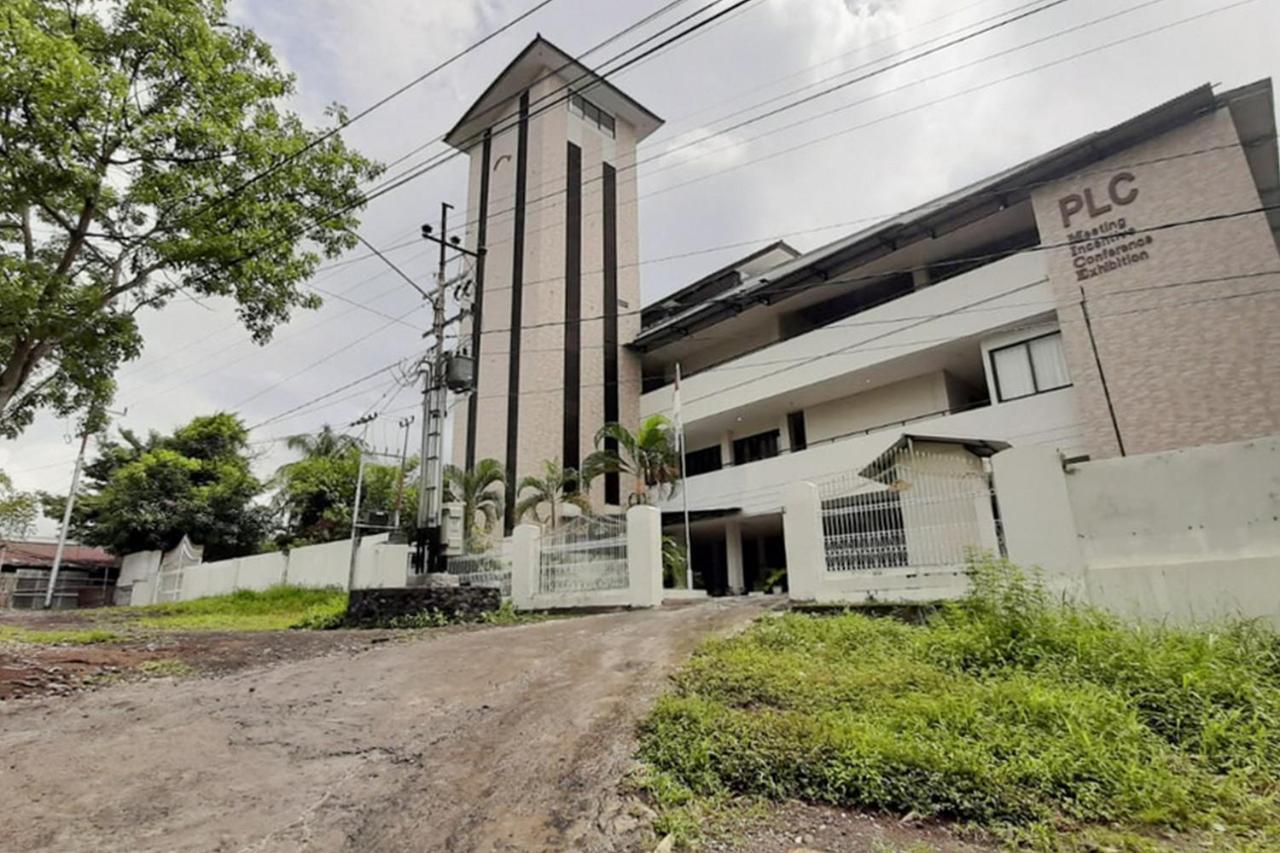 Reddoorz Plus @ Bitung City Center Ngoại thất bức ảnh