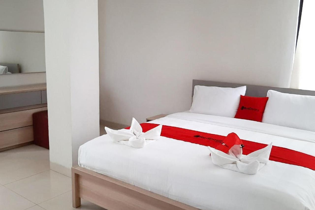 Reddoorz Plus @ Bitung City Center Ngoại thất bức ảnh