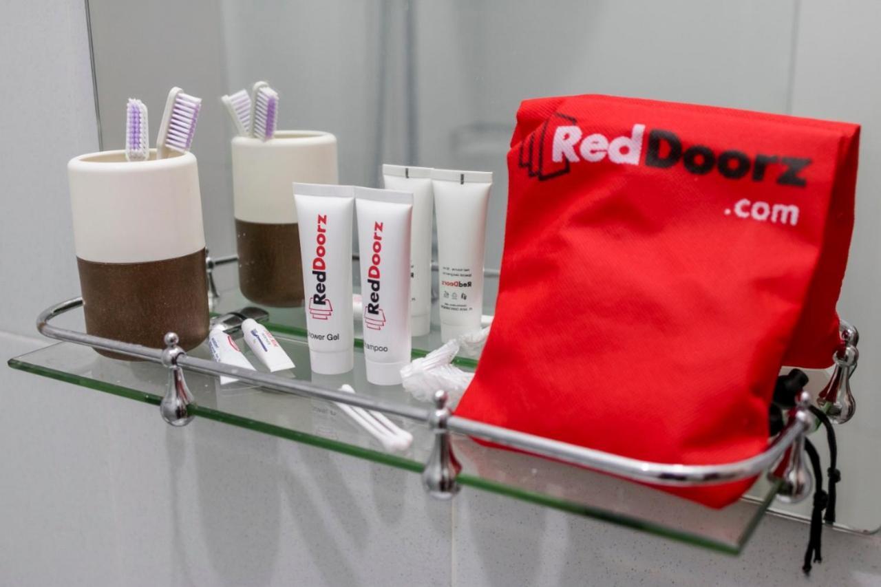 Reddoorz Plus @ Bitung City Center Ngoại thất bức ảnh